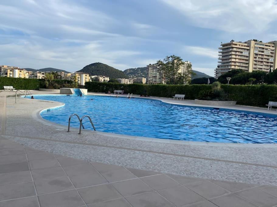 Studio Eleverca 3*- Rez De Jardin Terrasse - Axelle Loc'Appart ماندوليو لا نابول المظهر الخارجي الصورة